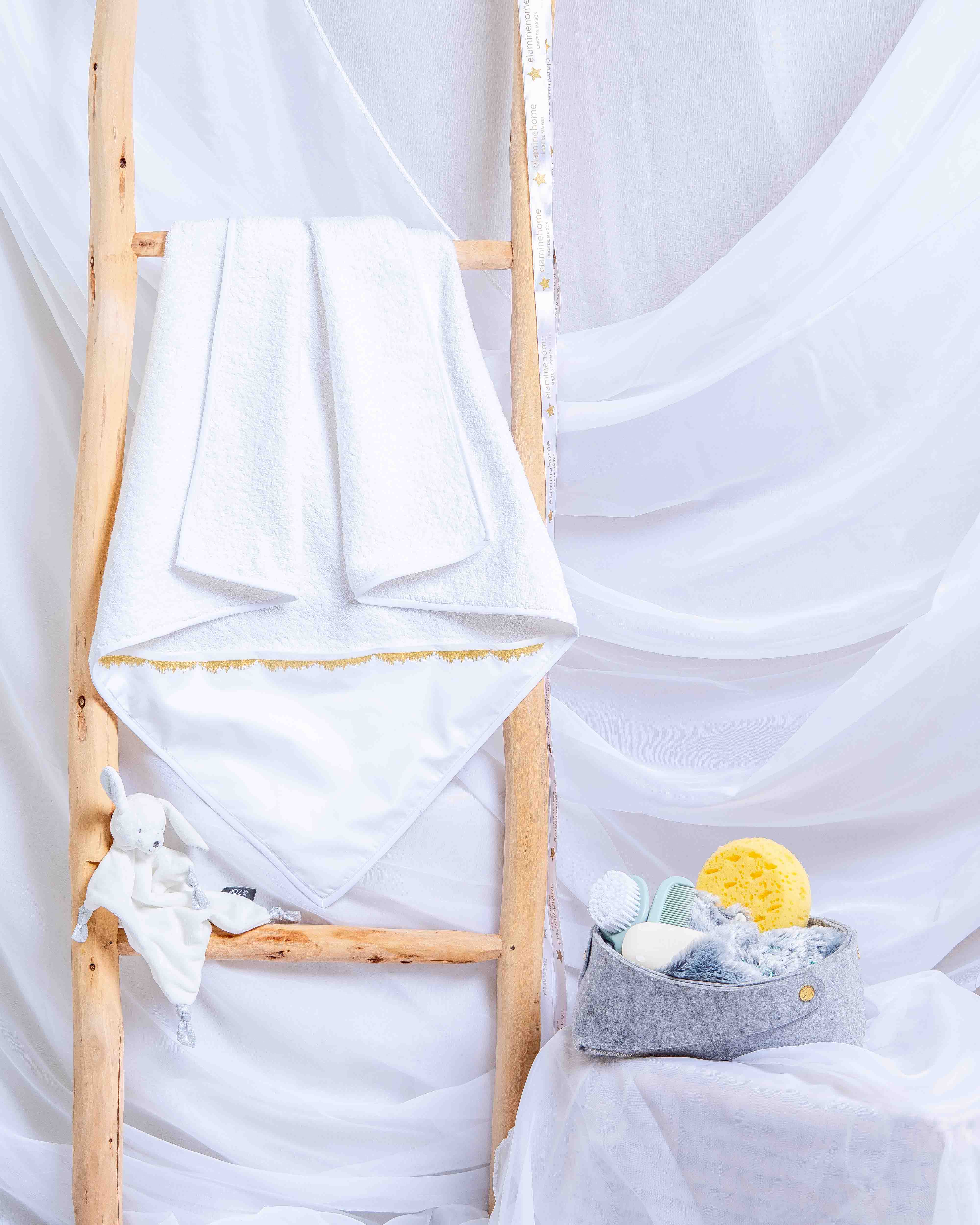 Cape de bain brodée pour bébé - Collection Prestige