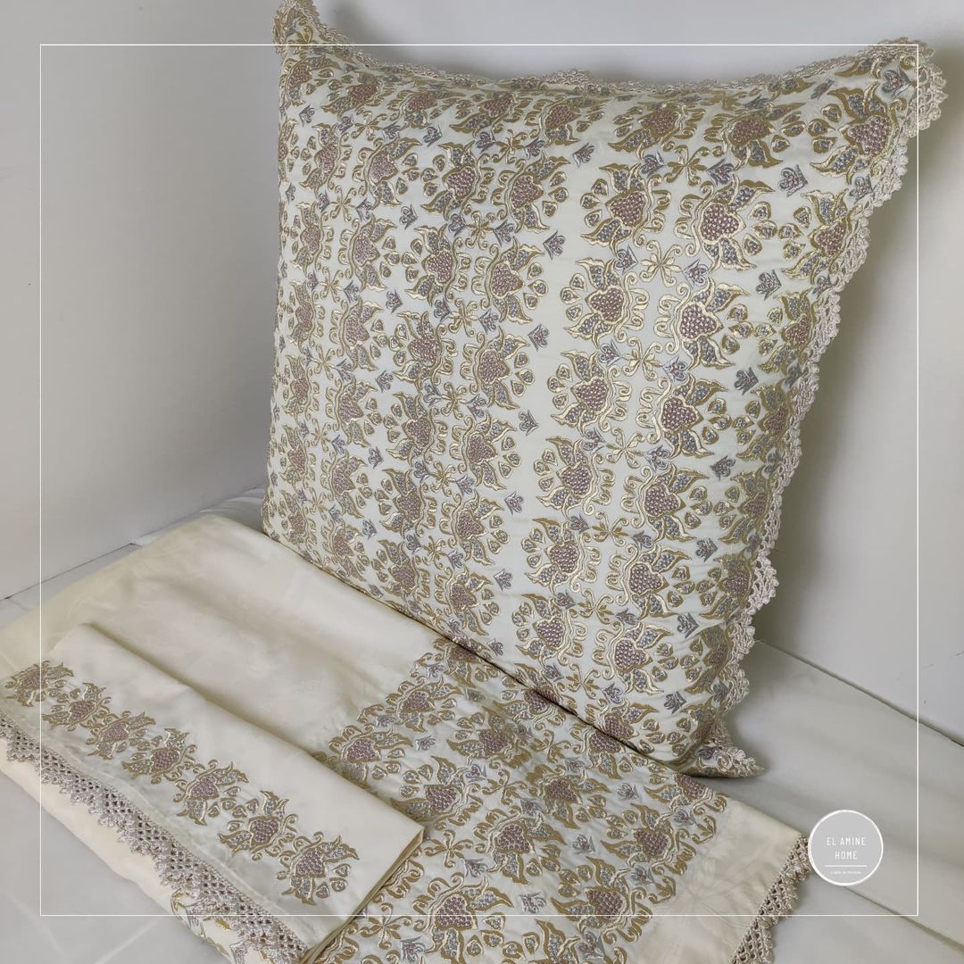 Parure de lit brodée Rbati avec Tekrir ou Tedriss