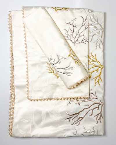 Parure de lit brodées