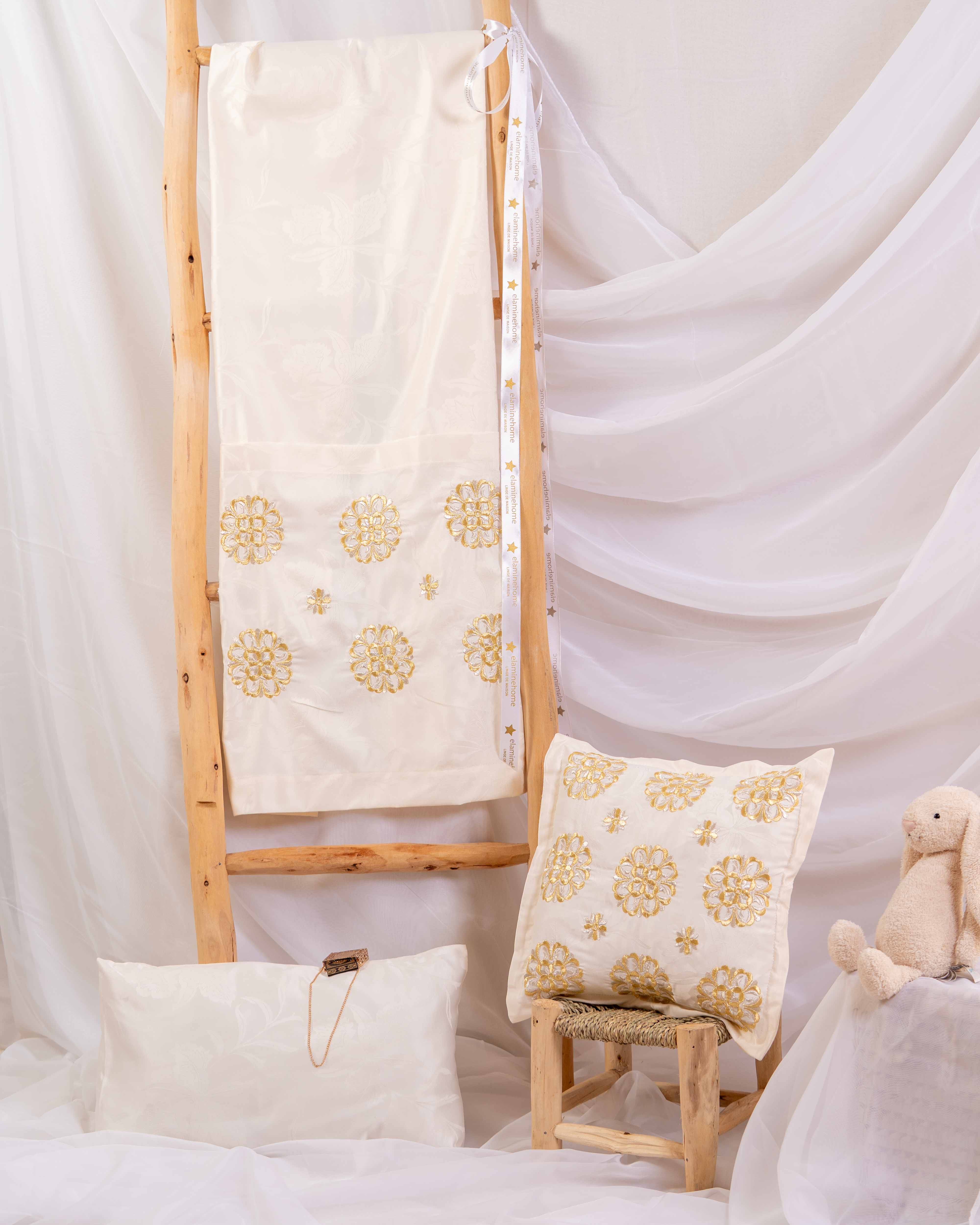 Parure de lit bébé brodée