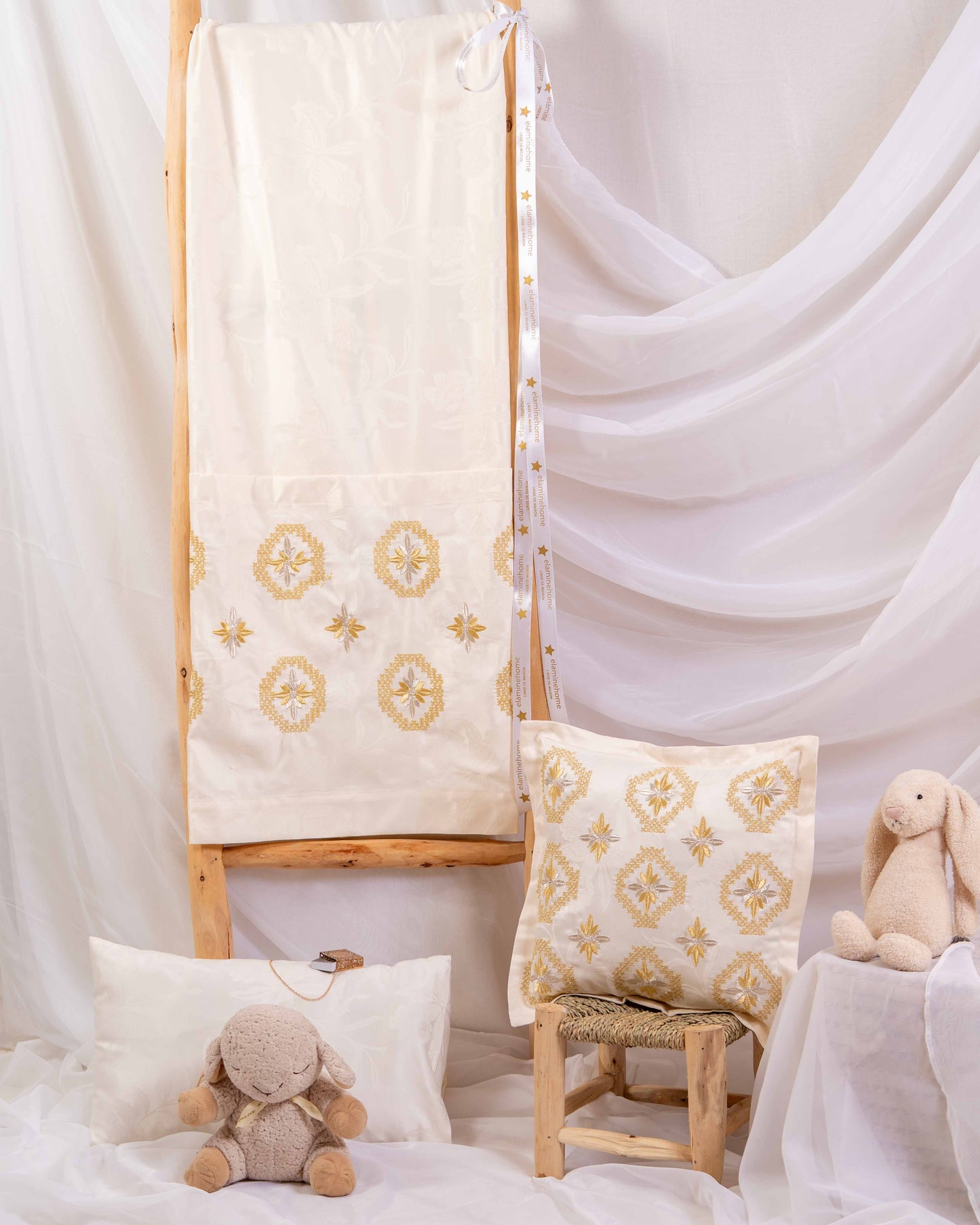 Parure de lit bébé brodée