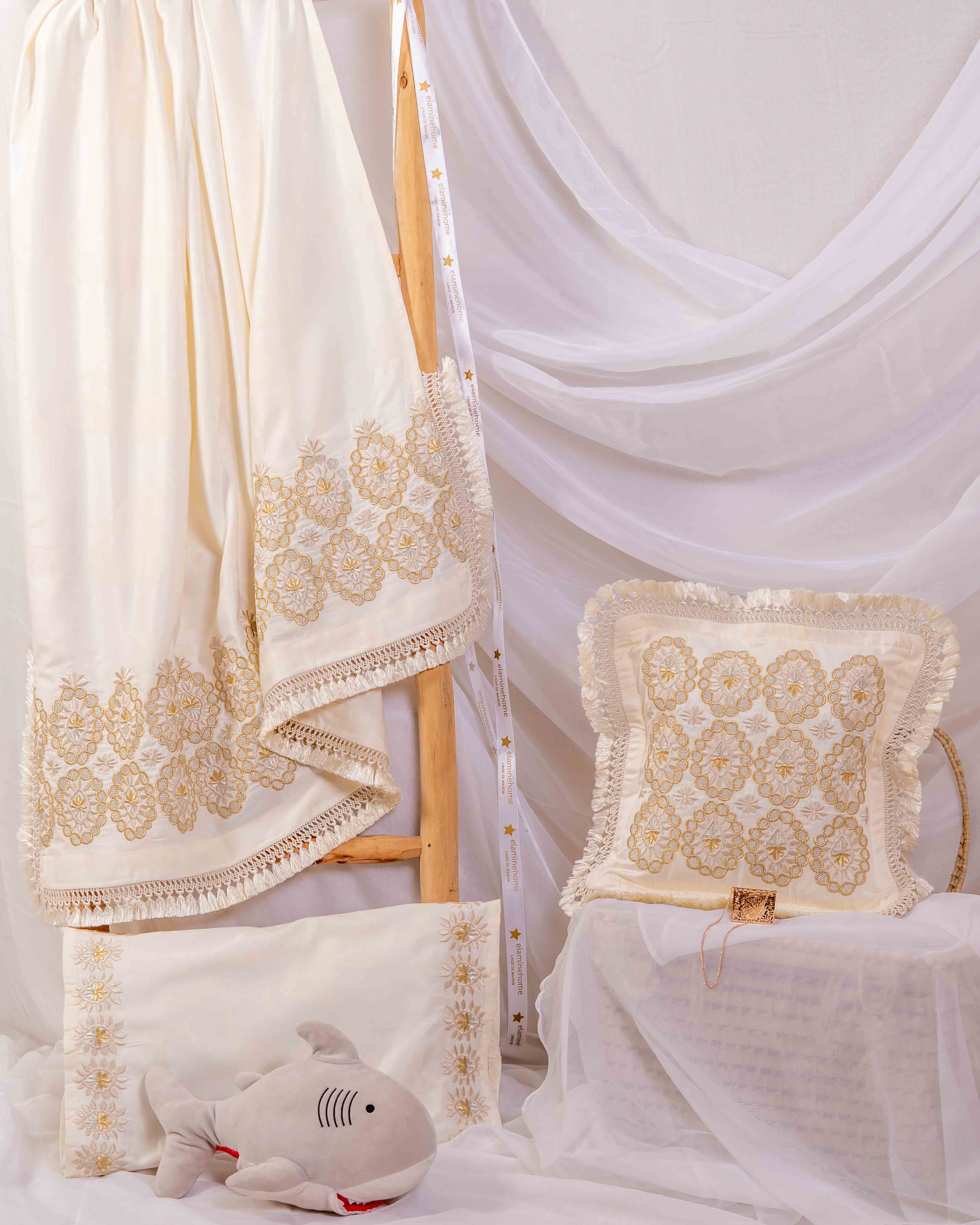 Parure de lit bébé brodée Rbati