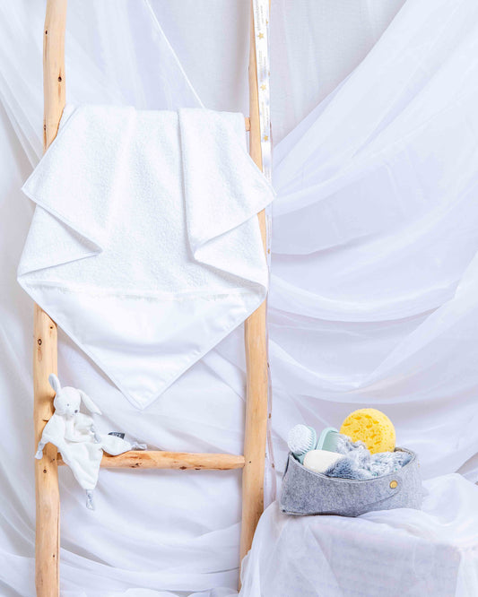 Cape de bain brodée pour bébé - Collection Prestige