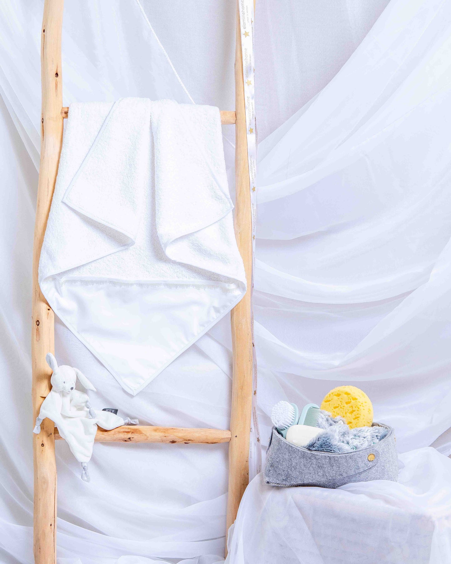 Cape de bain brodée pour bébé - Collection Prestige