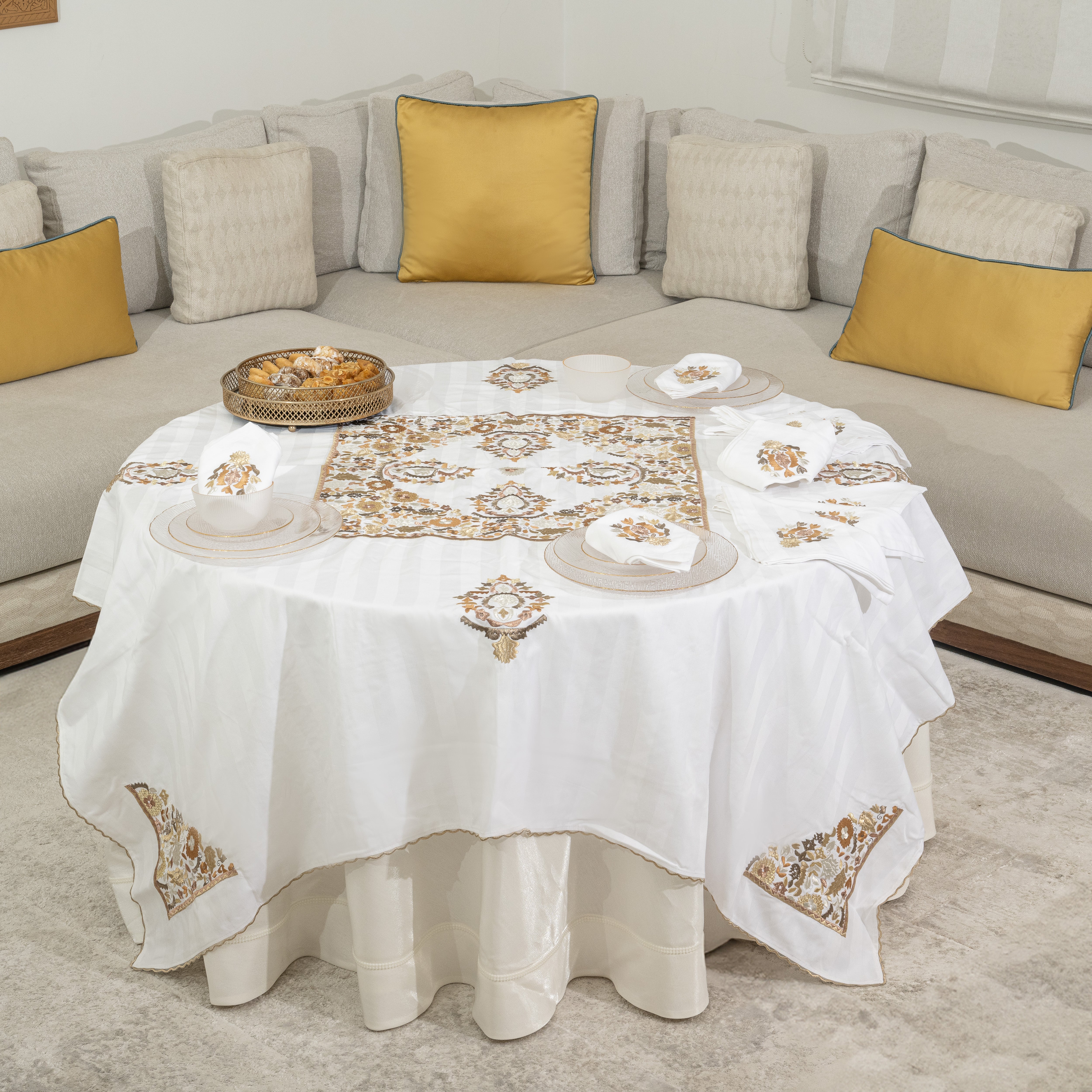 Nappe brodée carrée - Collection Taajira Tetouania Revisitée