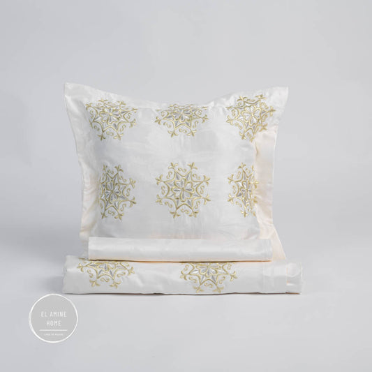 Parure de lit bébé brodée