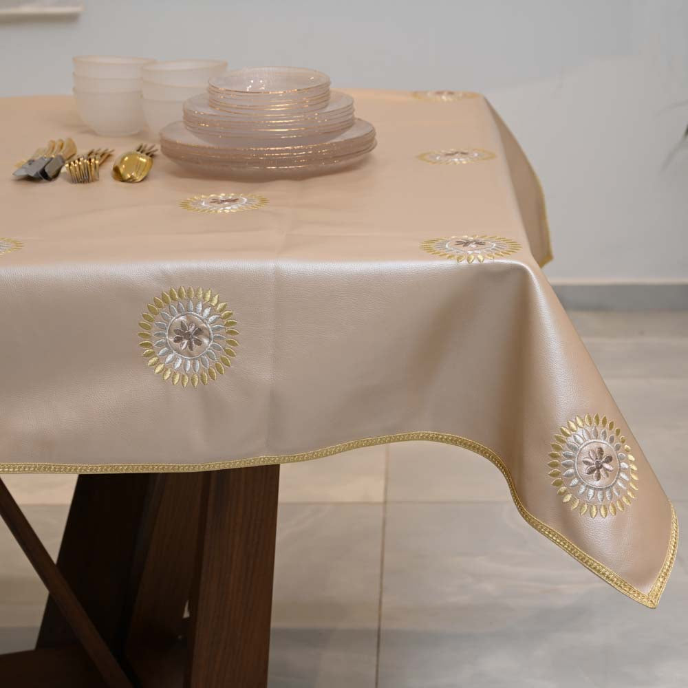 Nappe brodée simili cuir rectangulaire ou carré