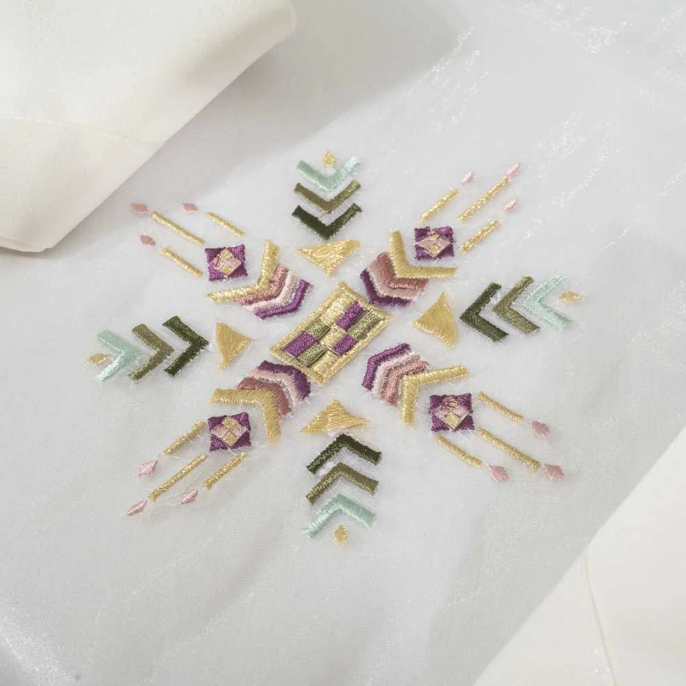 Voile de table brodé 140 cm