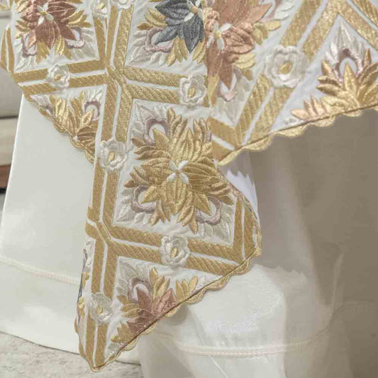 Nappe brodée carrée - Collection Love