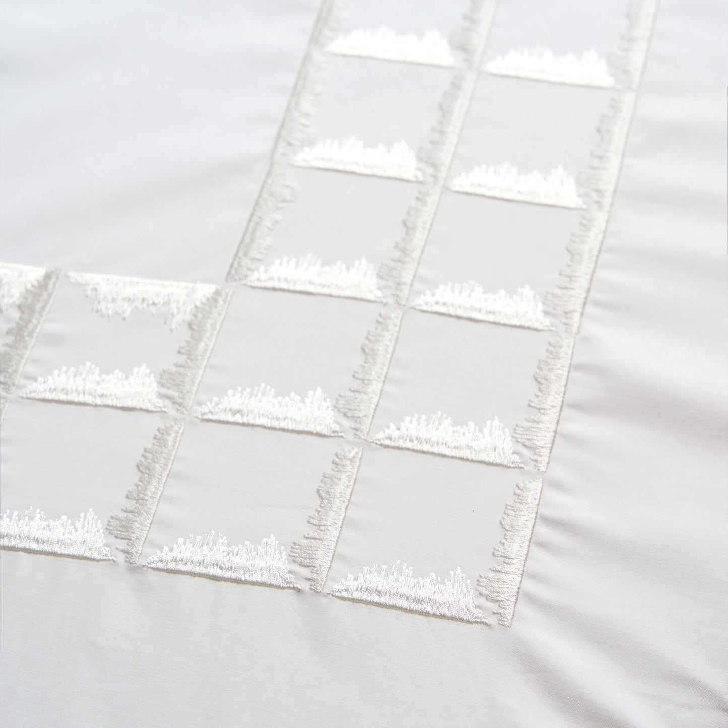 Nappe brodée carrée - Collection Prestige