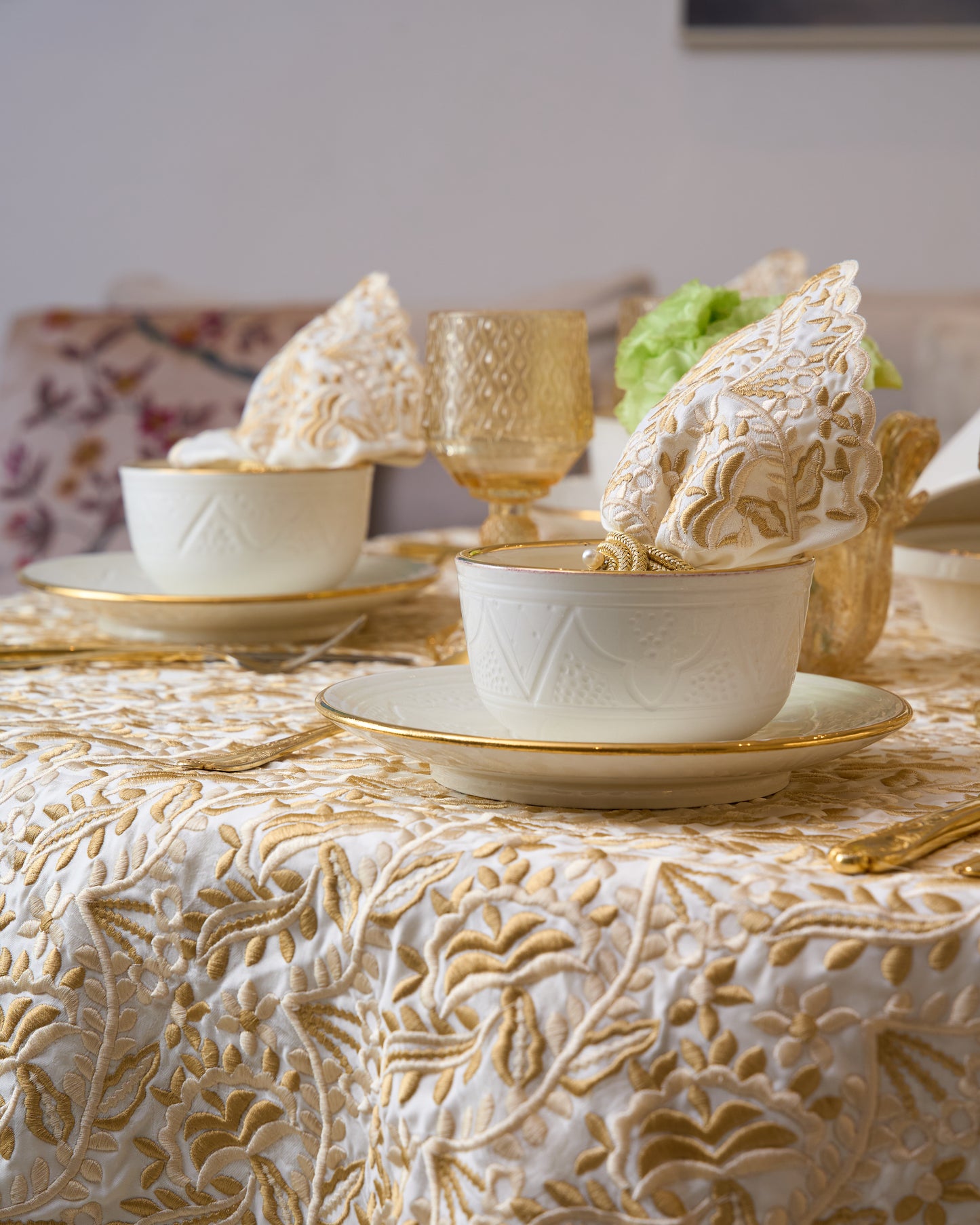 Nappe brodée carrée - Collection Sakina