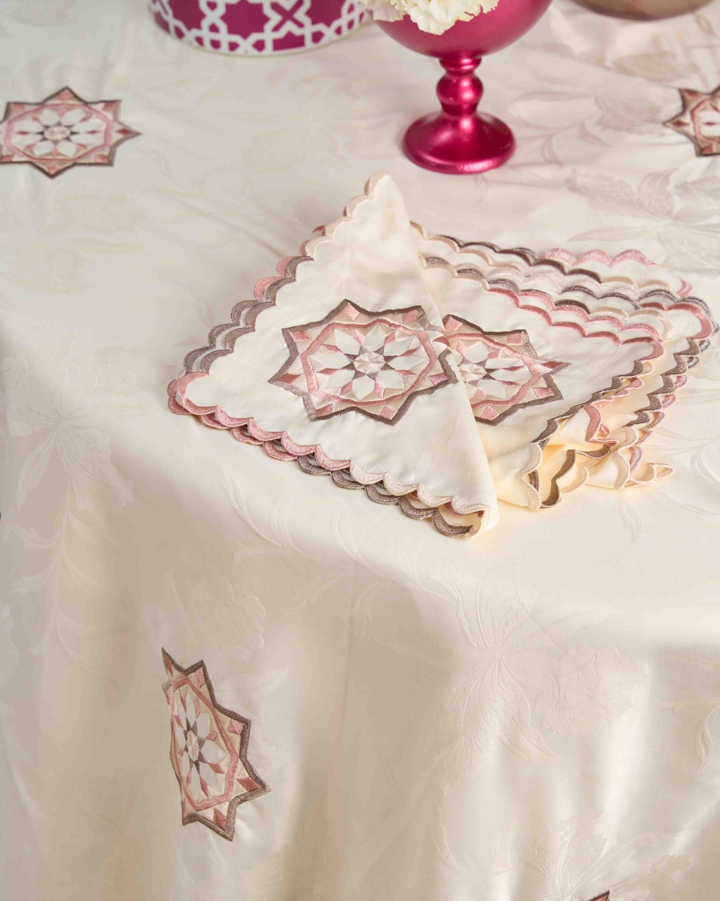 Grande Nappe de Fête ancienne roses brodée main en point de - Catawiki Grande Nappe de Fête ancienne roses brodée main en point de - Catawiki