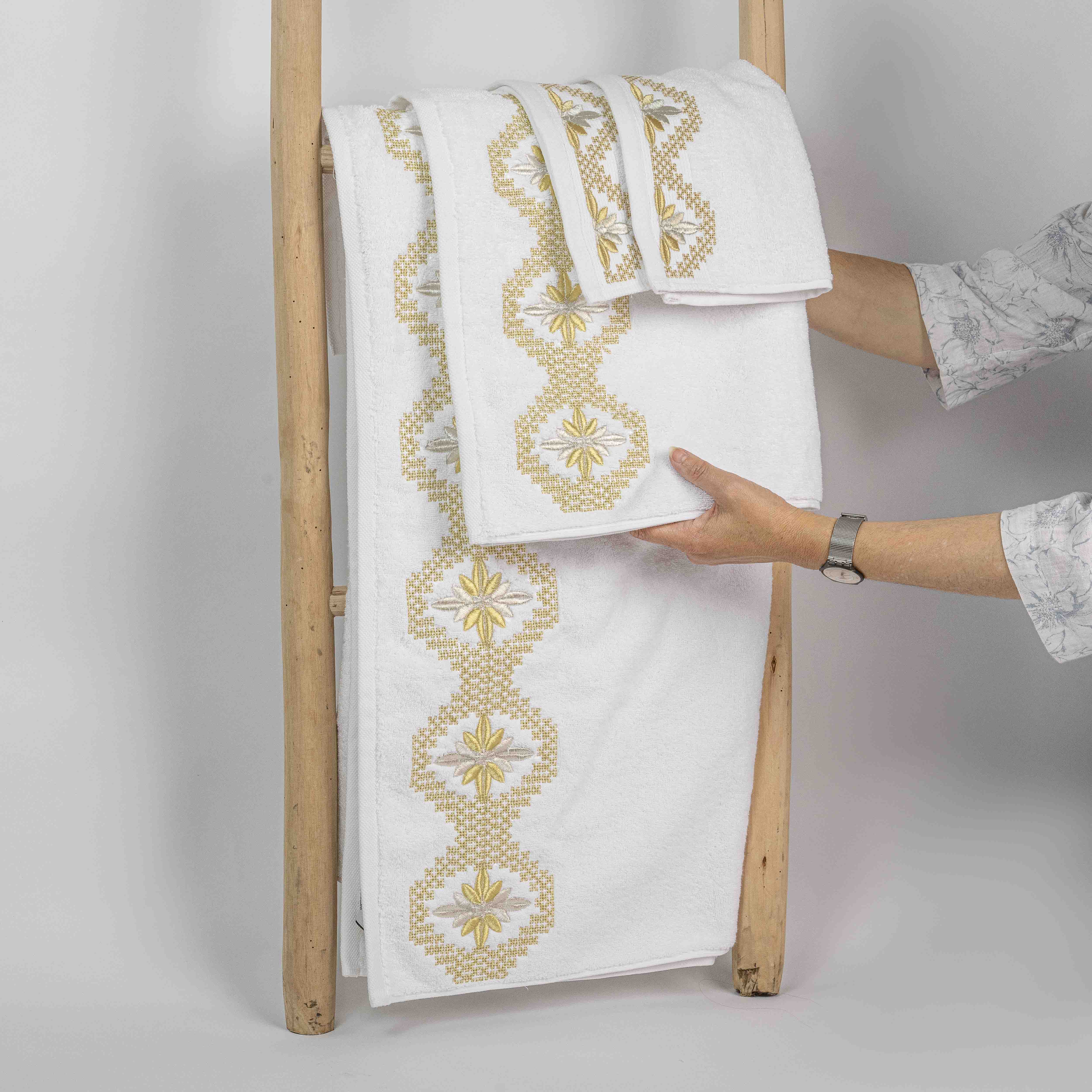 Pack de 4 serviettes brodées dans leur housse brodée