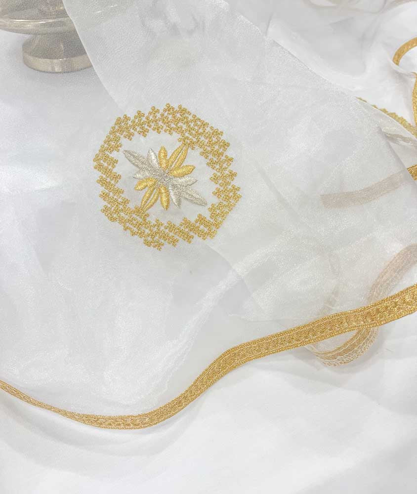 Voile de table brodé 140 cm