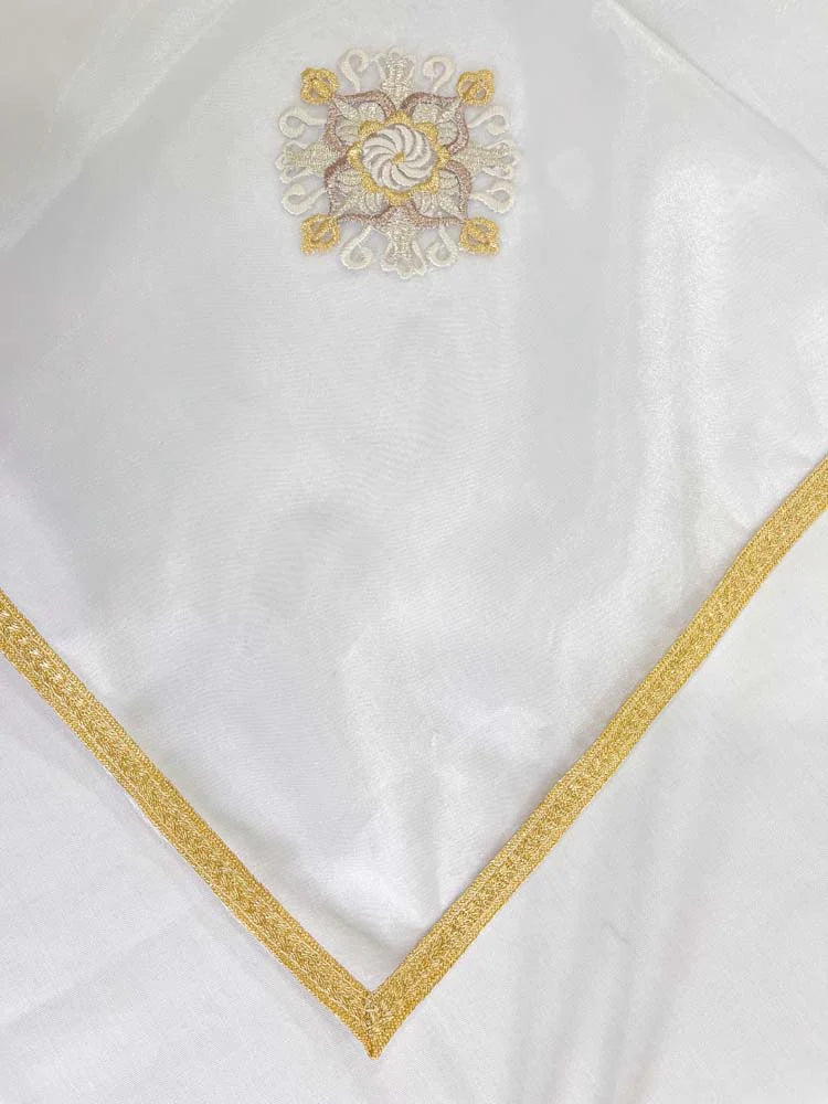 Voile de table brodé 140 cm