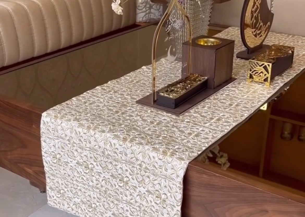 Chemin de table brodé Rbati (200/50 cm)