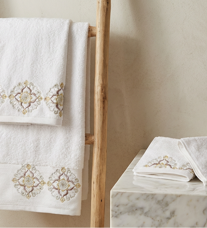 Ensemble de serviettes brodées – Collection Terre Lumineuse