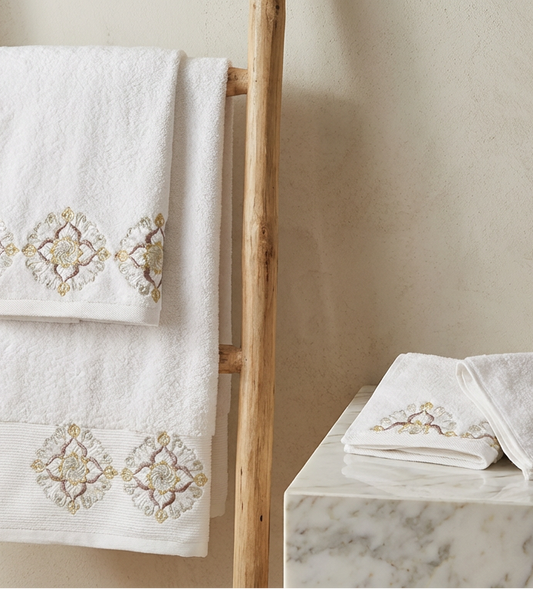 Ensemble de serviettes brodées – Collection Terre Lumineuse
