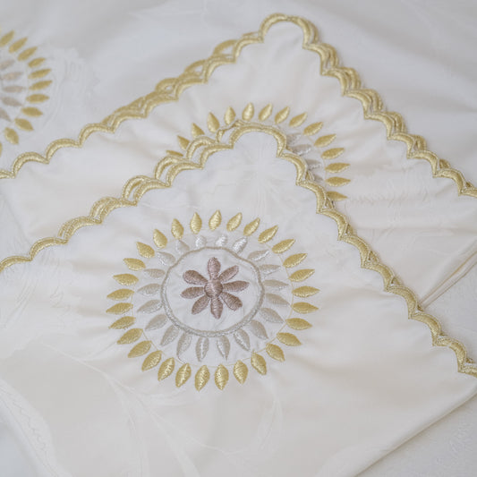 Nappe brodée rectangulaire - Collection Soleil 3 couleurs